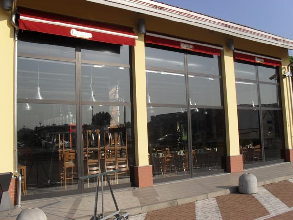 produzione-vetrine-negozi-abbigliamento-monza-brianza