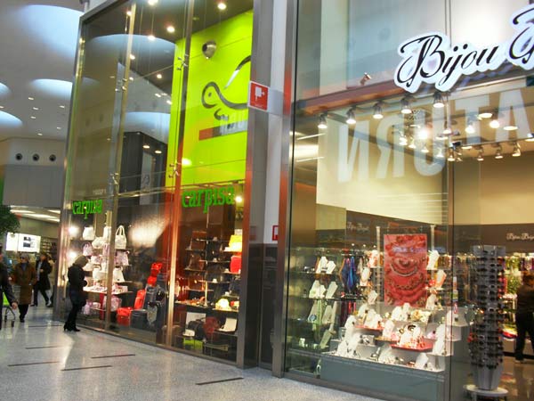 realizzazione-vetrate-showroom-monza-brianza