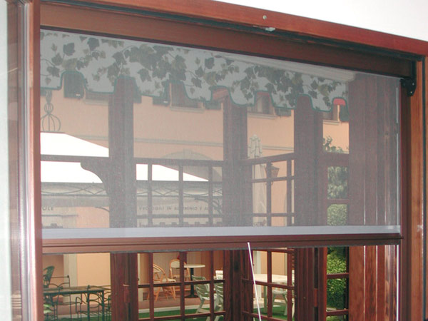Vendita-zanzariere-per-porte-finestre-lombardia